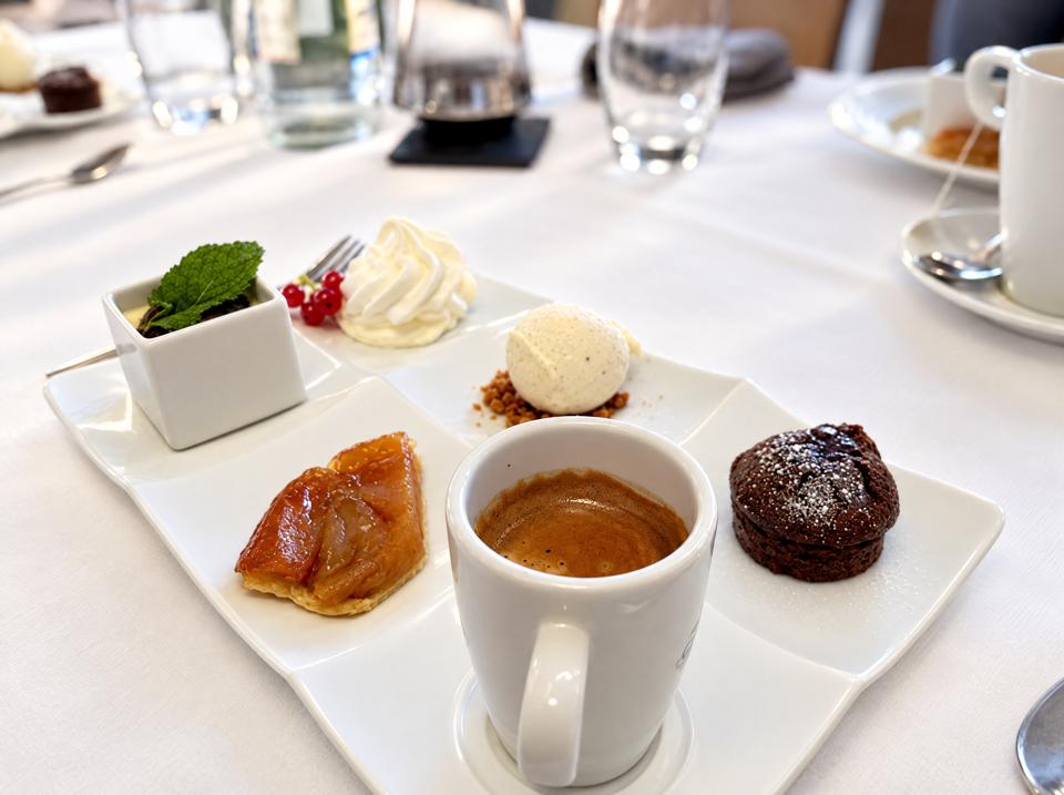 Café gourmand with petits fours