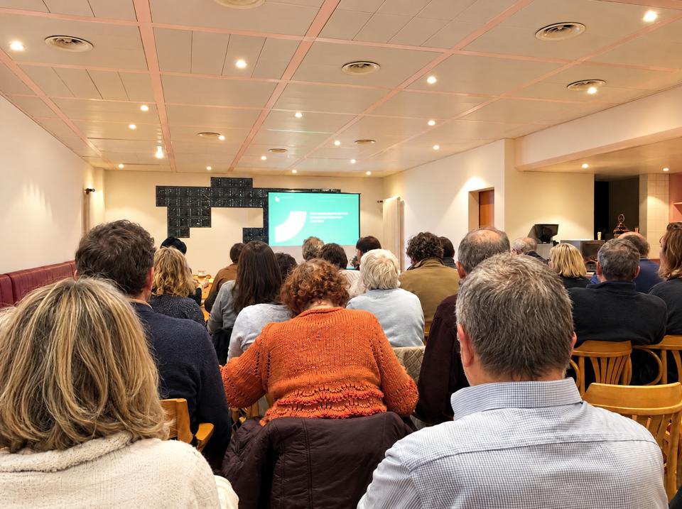 Présentation sur grand écran avant le repas