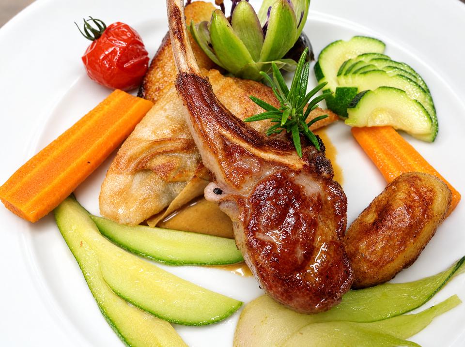 Carré d'agneau et légumes